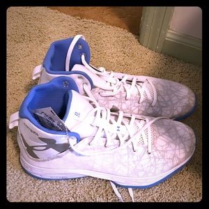 Men’s size 10 Under Armour shoes